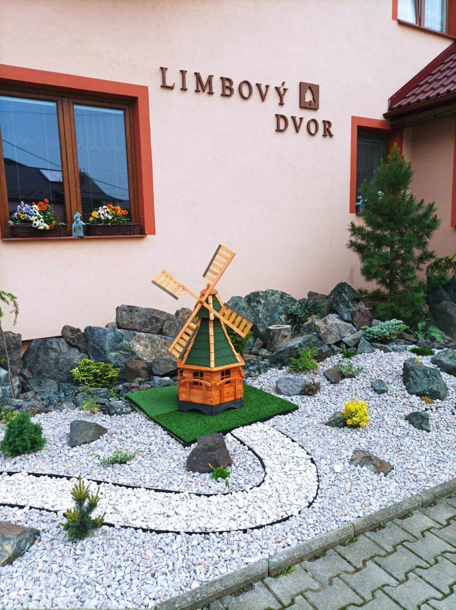 Pezion Limbovy Dvor Hotel Vrbov Eksteriør billede