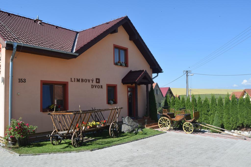 Pezion Limbovy Dvor Hotel Vrbov Eksteriør billede