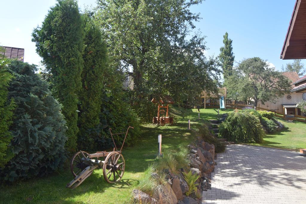 Pezion Limbovy Dvor Hotel Vrbov Eksteriør billede
