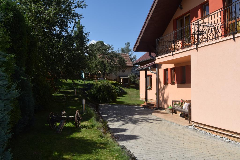 Pezion Limbovy Dvor Hotel Vrbov Eksteriør billede