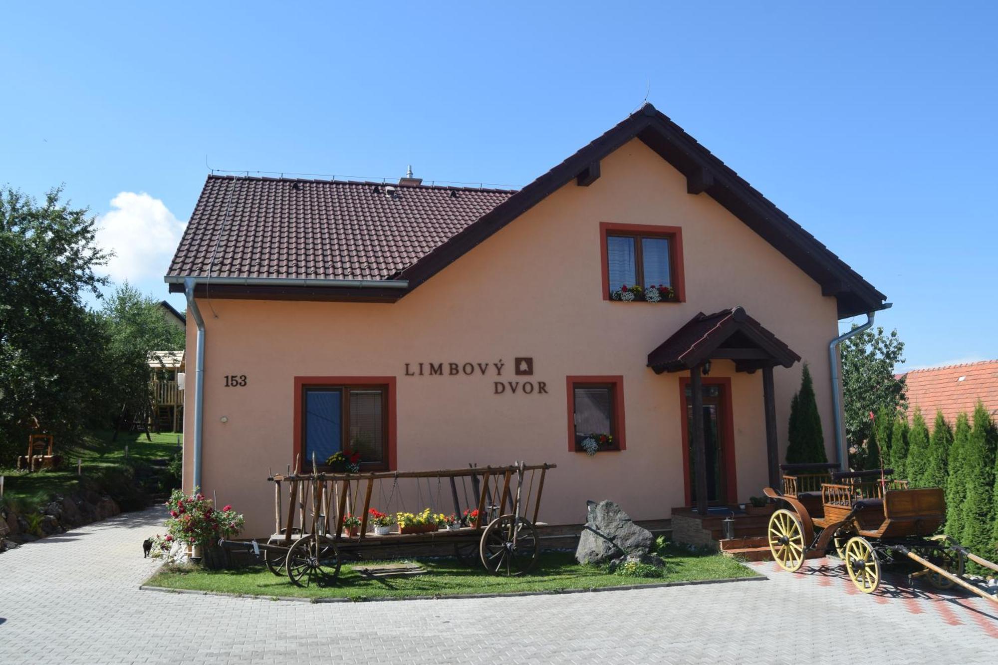 Pezion Limbovy Dvor Hotel Vrbov Eksteriør billede