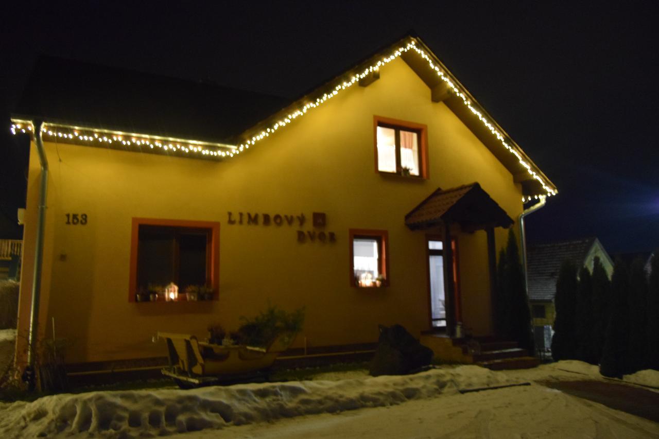 Pezion Limbovy Dvor Hotel Vrbov Eksteriør billede