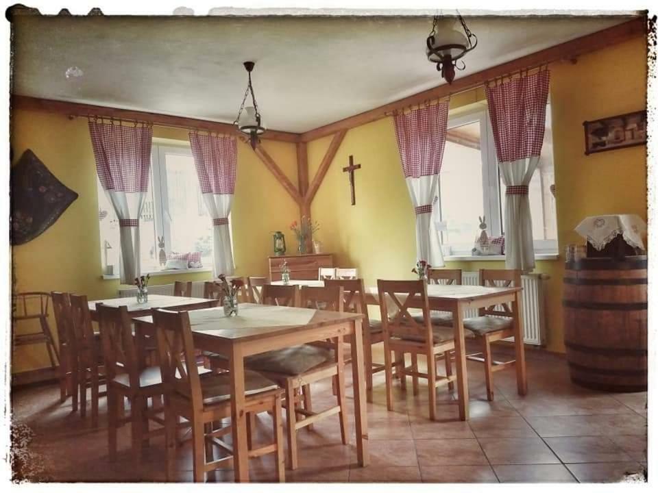 Pezion Limbovy Dvor Hotel Vrbov Eksteriør billede